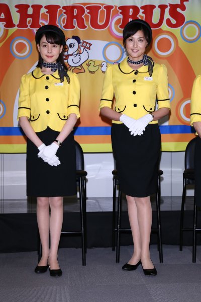 後輩役の藤原紀香と先輩役のトリンドル玲奈