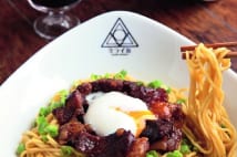 まぜそばの進化と勢力拡大 調味料にワインを使う斬新な味も