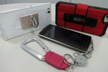 スマホ落下の悲劇防ぐ方法 リングホルダーに改造ストラップ