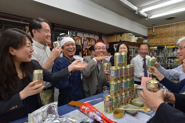 賑やかな笑い声が絶えない店内