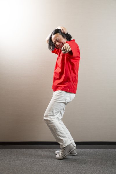 ライブではきわどい下ネタを披露することも