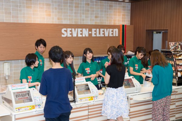 店員が乃木坂46だらけのセブン-イレブンがあったら1日46回くらい行っちゃう!?