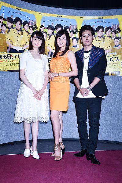 NHKドラマ『ある日、アヒルバス』に出演する3人。左から、トリンドル玲奈、藤原紀香、山下健二郎（三代目 J Soul Brothers）