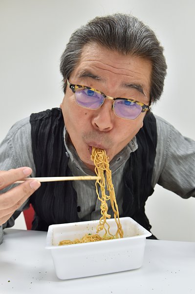 ペヤングのCMキャラクターを26年務めてきた立川志の輔