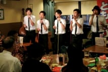 歌声喫茶が再ブーム 世代や趣味超える連帯感を若者まで支持