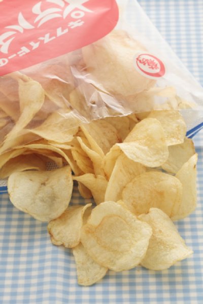 沖縄の焼き塩でつくったポテトチップ注文殺到で3か月待ち Newsポストセブン 沖縄の焼き塩でつくったポテトチップ注文殺到で3か月待ち Newsポストセブン