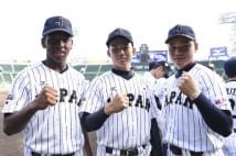 小笠原・オコエ・清宮 「怪物球児」3人が力強いガッツポーズ