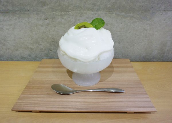 『ほうせき箱』のキウイヨーグルトごおり（750円）