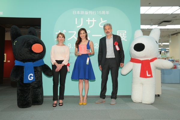 夫妻とキャラクターと中村が集合！