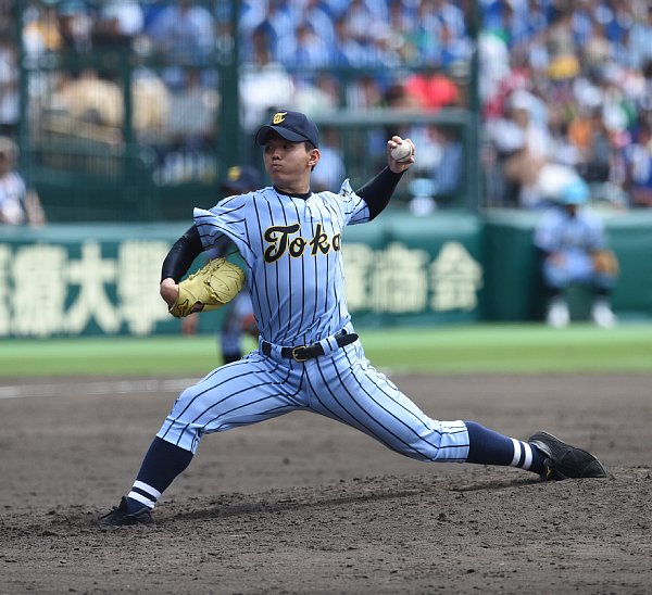 甲子園で優勝した東海大相模のエース・小笠原慎之介