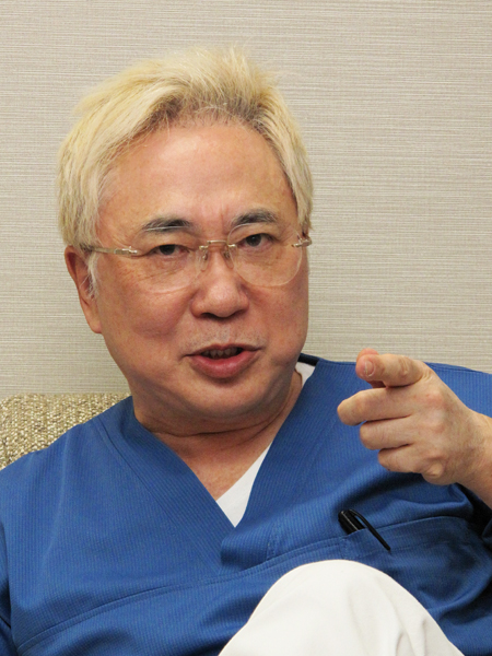 中国の情勢を予測する高須院長