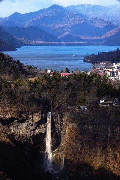 日光の華厳の滝と中禅寺湖