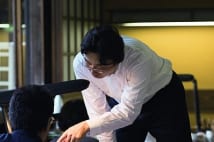 有田焼の柿右衛門窯 当代窯主(47歳)と職人35人が技術継承