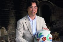 十五代酒井田柿右衛門「伝統と伝承は違う」と独自の作風創造