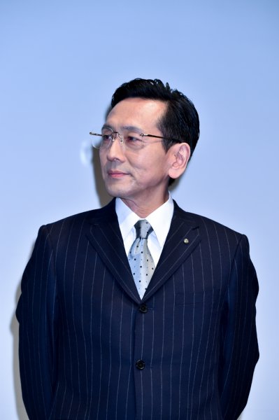 生真面目で実務派タイプを演じる矢島健一
