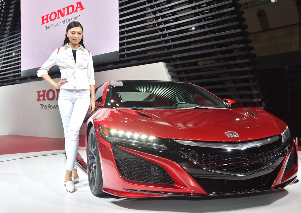 来年より生産開始予定のホンダの新型スポーツカー「NSX」