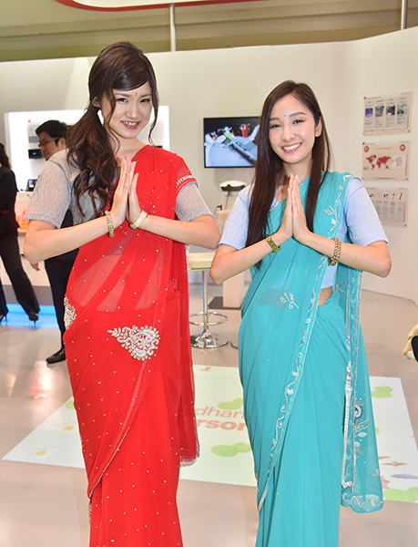 「東京モーターショー2015」に華を添えたコンパニオン