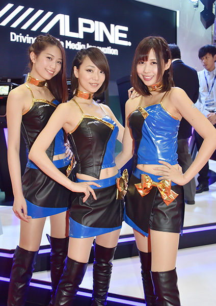 カーナビメーカーのアルパインブースで見つけた美女たち