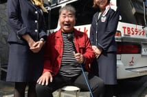毒蝮三太夫の47年続くラジオ中継に密着 現場トークはアドリブ