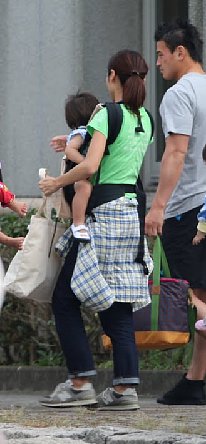 五郎丸歩選手と吹石一恵似といわれる妻