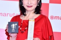 健康的な笑顔を見せる岡江久美子