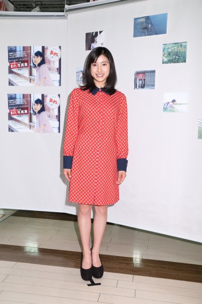 赤のワンピースがお似合い