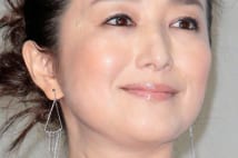 鈴木京香が元カレ堤真一の主演舞台を観劇　「大人の友人」へ