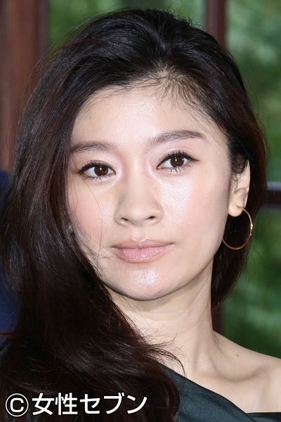 ドラマで鈴木砂羽と共演中の篠原涼子