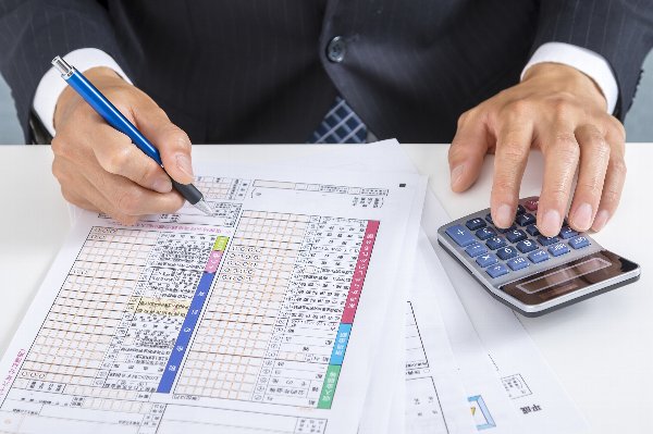 副業を赤字申告することで払った税金が戻ってくる