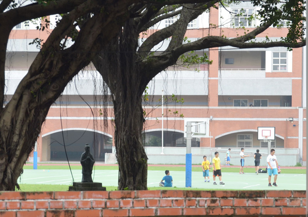 小中一貫校では校庭の共用や行事スケジュールなどで問題も