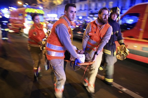 パリの惨劇は対岸の火事ではない　AP/AFLO