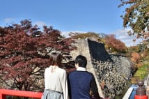 弘前城天守「引っ越し」完了　かつての場所には天守なき石垣