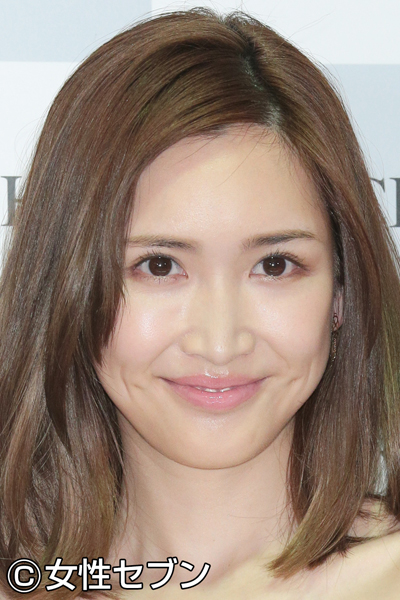 ゾゾタウン忘年パーティーで前澤社長が紗栄子と堂々交際宣言 Newsポストセブン ゾゾタウン忘年パーティーで前澤社長が紗栄子と堂々交際宣言 Newsポストセブン