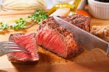 これぞ肉! 豪快な本場薪焼きメキシコ牛の赤身肉ステーキ