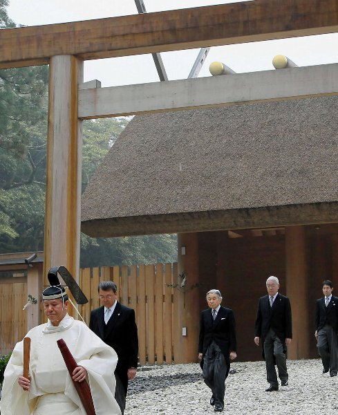 2014年、伊勢神宮の内宮を参拝された天皇陛下