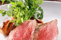 備長炭で二度焼きした牧草牛の店 外国産牛の概念覆ると評判