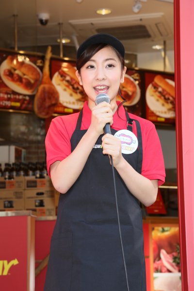 一日店長を務めた板野成美