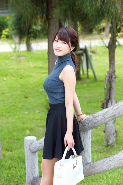 服の上からもはっきりわかるG乳