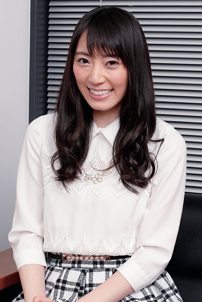 AKB48を卒業しピアニストとしても活動する松井咲子