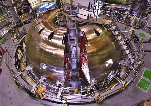 那珂核融合研究所の超高温プラズマ実験装置「JT-60SA」