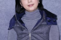 小泉今日子と姉妹役でドラマ『富士ファミリー』に出演した薬師丸ひろ子