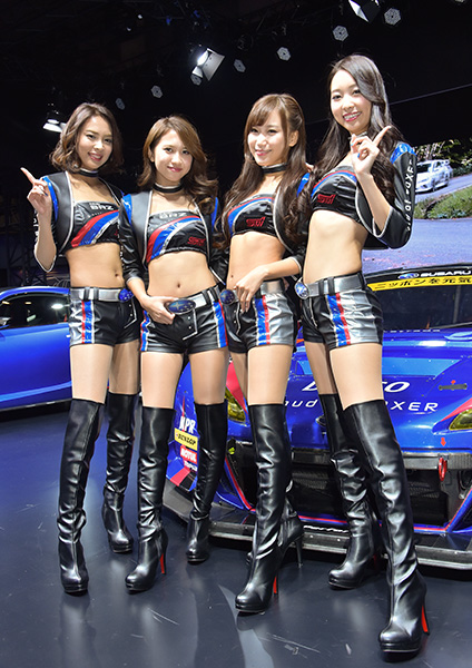 スバル車のレース活動を応援する「BREEZE」の面々