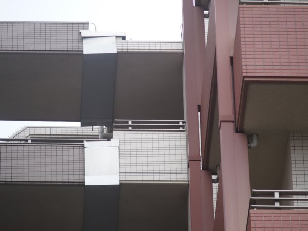 傾斜マンション問題で高まる建て替え機運