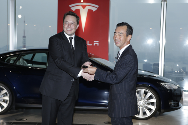 天才起業家の呼び声も高いイーロン・マスク（左）だが……