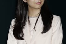 眞子さま婚約、佳子さま含め皇室が難しい選択迫られる