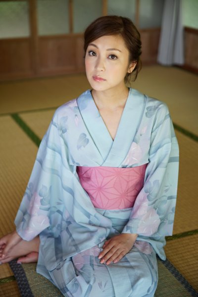浴衣姿はなんとも艶めかしい