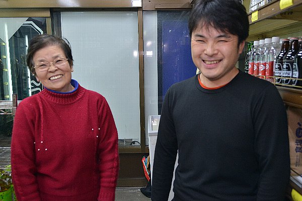 “小石川の母”と慕われる女将（寺内光子さん）と4代目（崇さん）