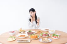 糖質制限ダイエットは是か非か(xiangtao/PIXTA)