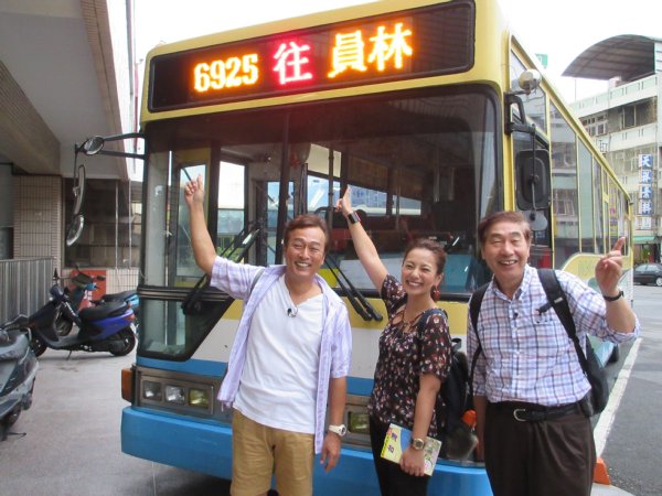 路線バスだけで3泊4日でゴールを目指す。映画版では台湾に上陸