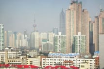 中国人のボーナス減　カラオケ割引券、米や豚肉の現物支給も